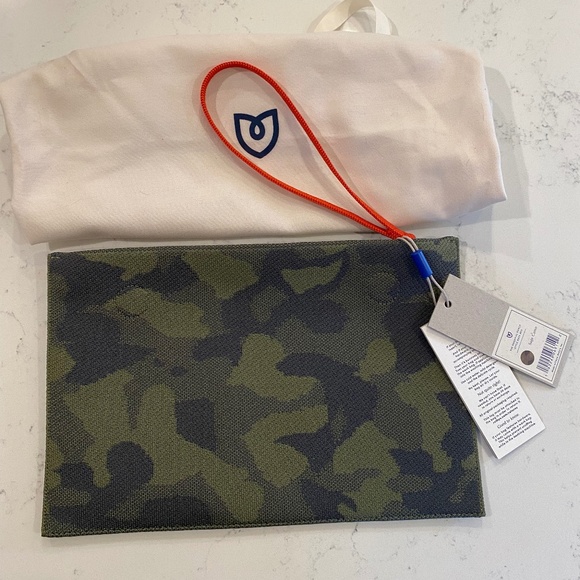 Rothy's Handbags - NWT ROTHY CLUTCH- THE WRISTLET